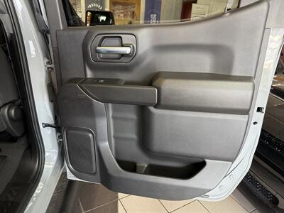 2025 Chevrolet Silverado 1500 Custom 4DR CREW CAB 4X4   - Photo 22 - Hamilton, OH 45015