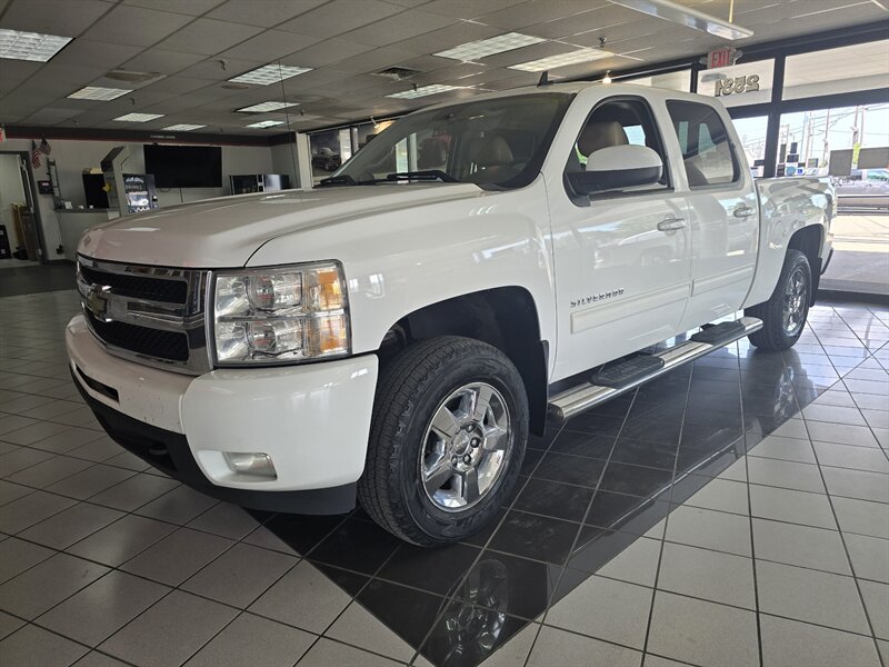 2013 Chevrolet Silverado 1500 LTZ   - Photo 1 - Hamilton, OH 45015