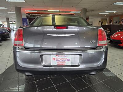 2013 Chrysler 300 Series   - Photo 5 - Hamilton, OH 45015