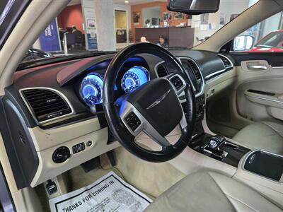2013 Chrysler 300 Series   - Photo 8 - Hamilton, OH 45015