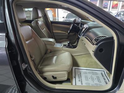 2013 Chrysler 300 Series   - Photo 14 - Hamilton, OH 45015