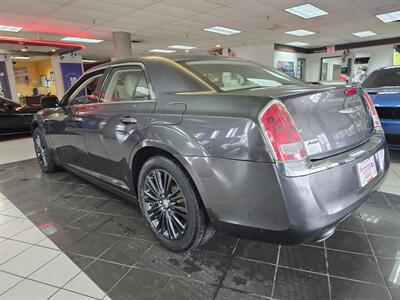 2013 Chrysler 300 Series   - Photo 6 - Hamilton, OH 45015
