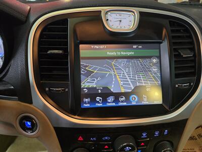 2013 Chrysler 300 Series   - Photo 22 - Hamilton, OH 45015