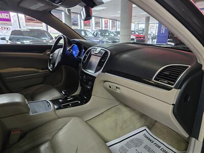 2013 Chrysler 300 Series   - Photo 13 - Hamilton, OH 45015