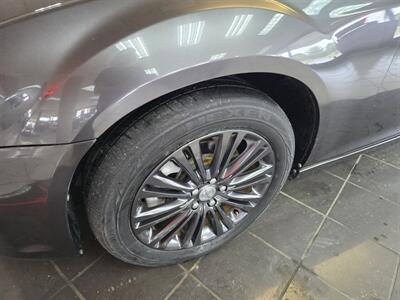 2013 Chrysler 300 Series   - Photo 31 - Hamilton, OH 45015