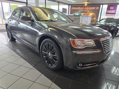 2013 Chrysler 300 Series   - Photo 3 - Hamilton, OH 45015