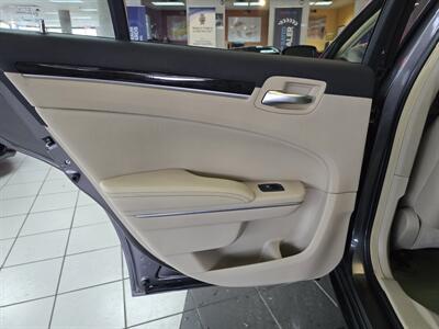 2013 Chrysler 300 Series   - Photo 10 - Hamilton, OH 45015