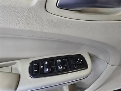 2013 Chrysler 300 Series   - Photo 17 - Hamilton, OH 45015