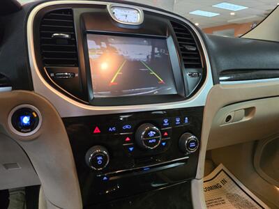 2013 Chrysler 300 Series   - Photo 20 - Hamilton, OH 45015