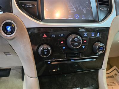 2013 Chrysler 300 Series   - Photo 23 - Hamilton, OH 45015