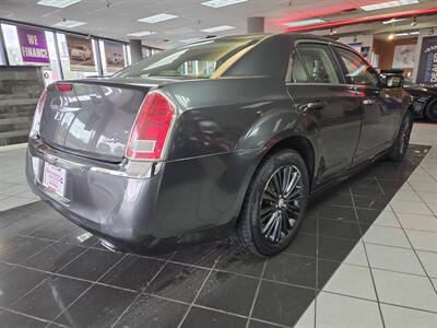 2013 Chrysler 300 Series   - Photo 4 - Hamilton, OH 45015