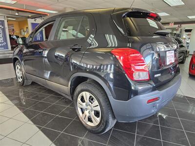 2015 Chevrolet Trax LS 4DR CROSSOVER   - Photo 6 - Hamilton, OH 45015