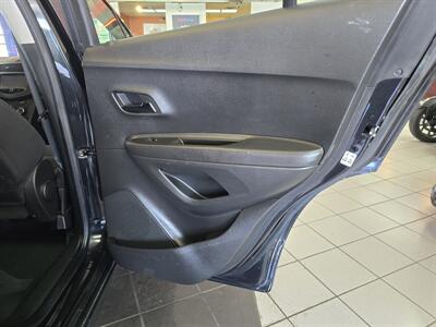 2015 Chevrolet Trax LS 4DR CROSSOVER   - Photo 15 - Hamilton, OH 45015