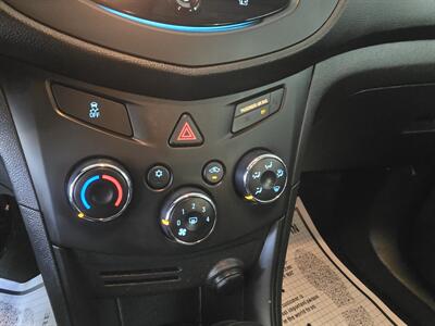 2015 Chevrolet Trax LS 4DR CROSSOVER   - Photo 21 - Hamilton, OH 45015
