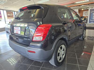 2015 Chevrolet Trax LS 4DR CROSSOVER   - Photo 4 - Hamilton, OH 45015