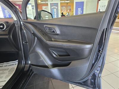 2015 Chevrolet Trax LS 4DR CROSSOVER   - Photo 12 - Hamilton, OH 45015