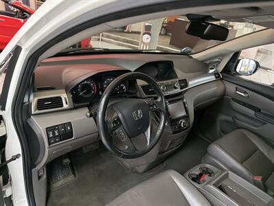 2014 Honda Odyssey Touring Elite 4DR MINI-VAN   - Photo 11 - Hamilton, OH 45015