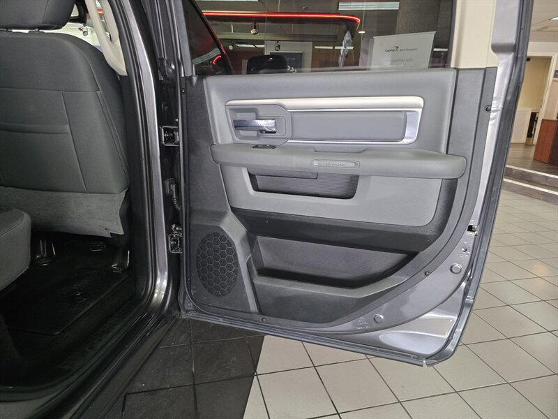 2016 RAM 1500 Outdoorsman 4DR CREW CAB 4X4/V8 - Photo 16 - Hamilton, OH 45015