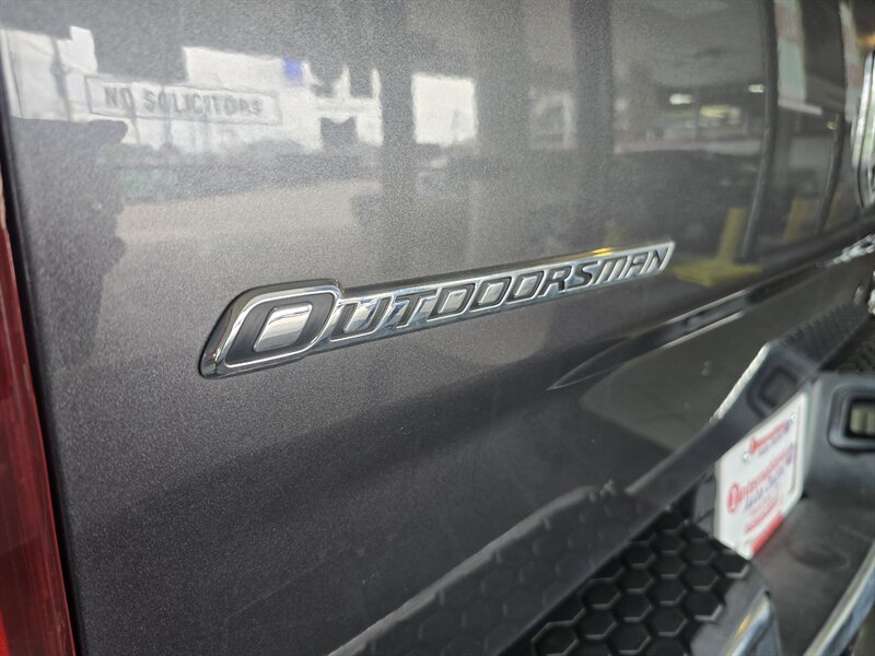2016 RAM 1500 Outdoorsman 4DR CREW CAB 4X4/V8 - Photo 33 - Hamilton, OH 45015