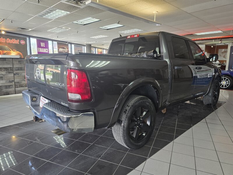 2016 RAM 1500 Outdoorsman 4DR CREW CAB 4X4/V8 - Photo 5 - Hamilton, OH 45015