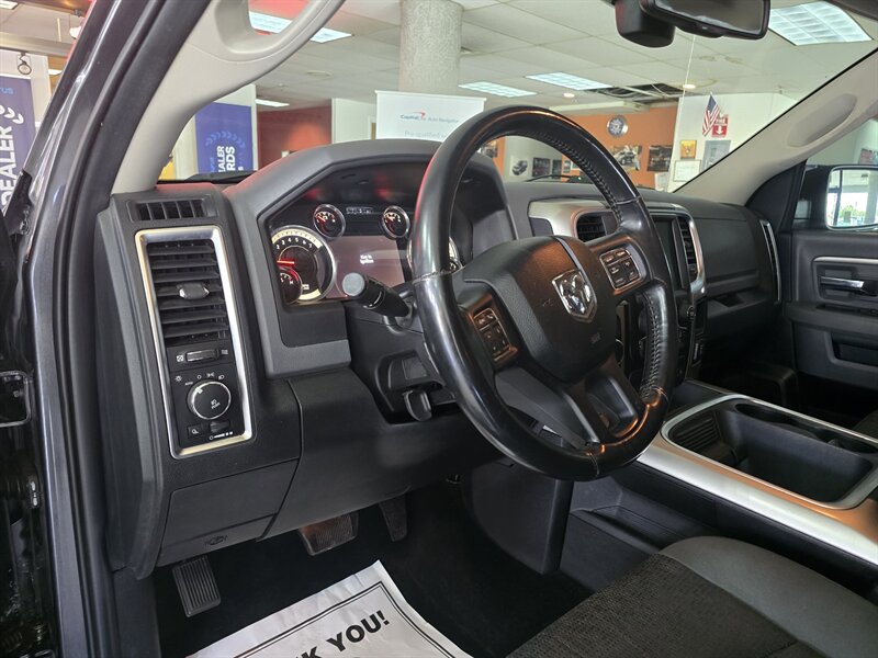 2016 RAM 1500 Outdoorsman 4DR CREW CAB 4X4/V8 - Photo 9 - Hamilton, OH 45015