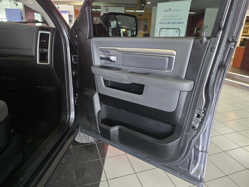 2016 RAM 1500 Outdoorsman 4DR CREW CAB 4X4/V8 - Photo 13 - Hamilton, OH 45015