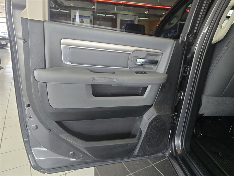 2016 RAM 1500 Outdoorsman 4DR CREW CAB 4X4/V8 - Photo 11 - Hamilton, OH 45015