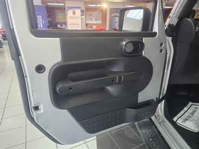 2007 Jeep Wrangler Sahara 4DR SUV 4X4   - Photo 7 - Hamilton, OH 45015