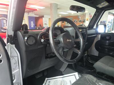 2007 Jeep Wrangler Sahara 4DR SUV 4X4   - Photo 8 - Hamilton, OH 45015