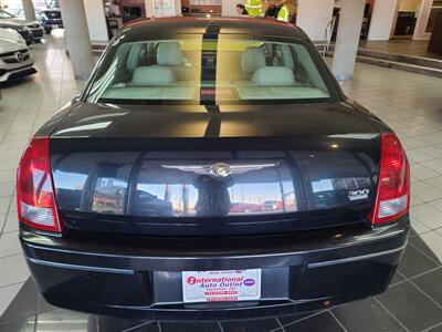 2006 Chrysler 300 Series Touring 4DR SEDAN   - Photo 26 - Hamilton, OH 45015