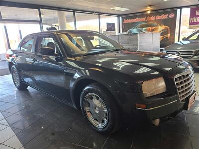 2006 Chrysler 300 Series Touring 4DR SEDAN   - Photo 4 - Hamilton, OH 45015