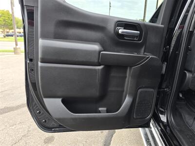 2019 Chevrolet Silverado 1500 LT-CREW CAB-4X4   - Photo 9 - Hamilton, OH 45015