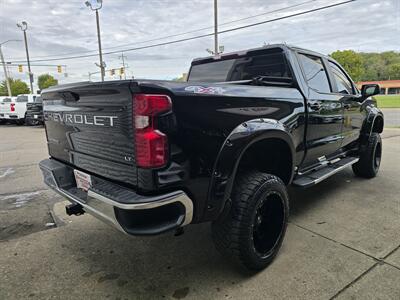2019 Chevrolet Silverado 1500 LT-CREW CAB-4X4   - Photo 4 - Hamilton, OH 45015