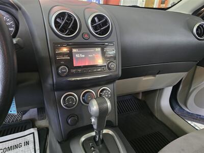 2015 Nissan Rogue SELECT S 4DR SUV AWD   - Photo 24 - Hamilton, OH 45015