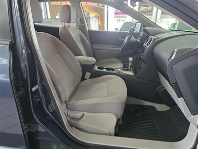 2015 Nissan Rogue SELECT S 4DR SUV AWD   - Photo 14 - Hamilton, OH 45015