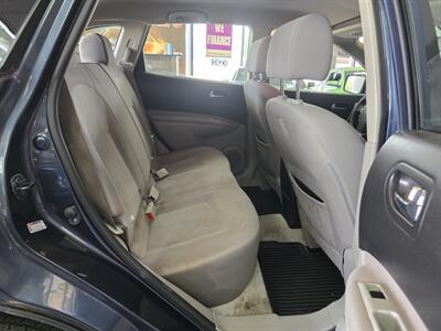 2015 Nissan Rogue SELECT S 4DR SUV AWD   - Photo 16 - Hamilton, OH 45015