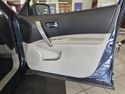 2015 Nissan Rogue SELECT S 4DR SUV AWD   - Photo 12 - Hamilton, OH 45015