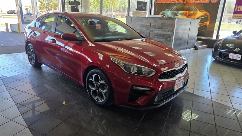 2019 Kia Forte LXS 4DR SEDAN - Photo 4 - Hamilton, OH 45015