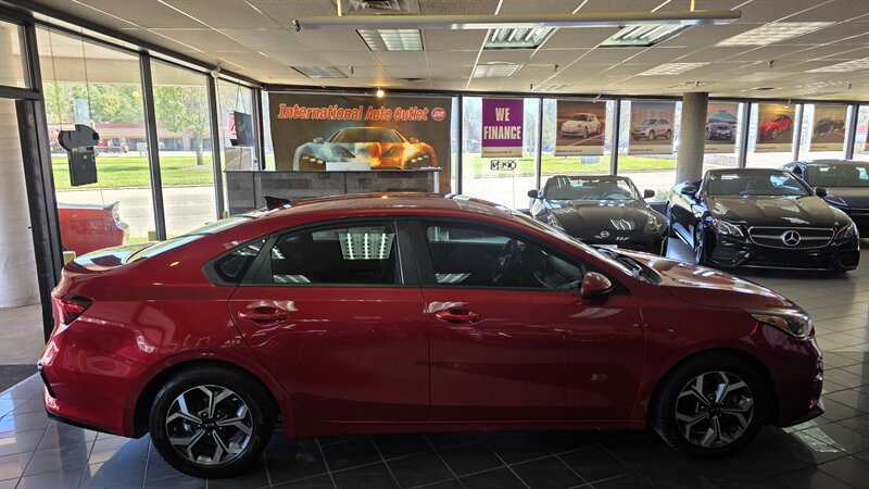 2019 Kia Forte LXS 4DR SEDAN - Photo 5 - Hamilton, OH 45015