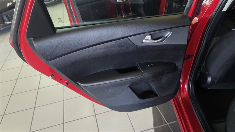 2019 Kia Forte LXS 4DR SEDAN - Photo 20 - Hamilton, OH 45015