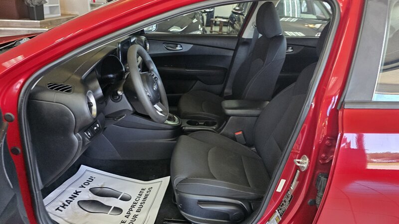 2019 Kia Forte LXS 4DR SEDAN - Photo 9 - Hamilton, OH 45015