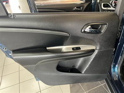 2015 Dodge Journey Limited   - Photo 18 - Hamilton, OH 45015