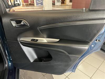 2015 Dodge Journey Limited   - Photo 21 - Hamilton, OH 45015
