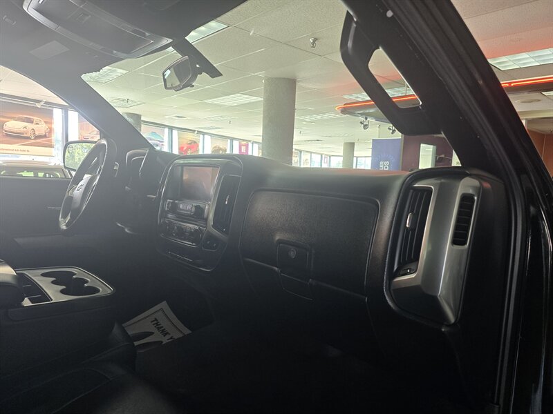 2015 Chevrolet Silverado 1500 LT- 4DR CREW CAB - Photo 13 - Hamilton, OH 45015