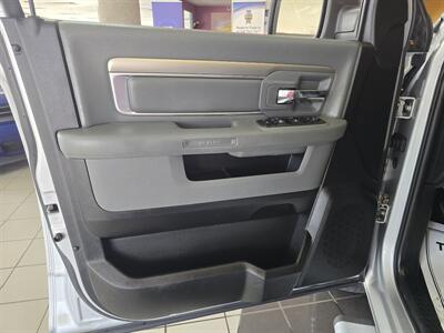 2019 RAM 1500 Classic SLT   - Photo 6 - Hamilton, OH 45015