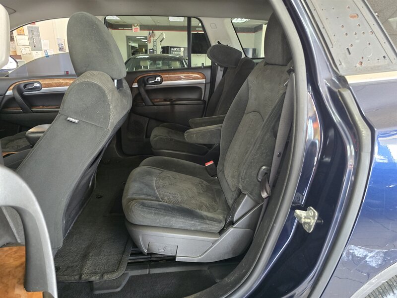 2012 Buick Enclave Convenience 4DR CROSSOVER AWD - Photo 11 - Hamilton, OH 45015