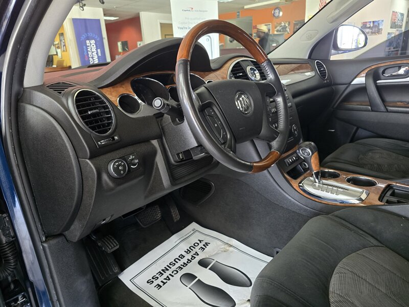2012 Buick Enclave Convenience 4DR CROSSOVER AWD - Photo 7 - Hamilton, OH 45015