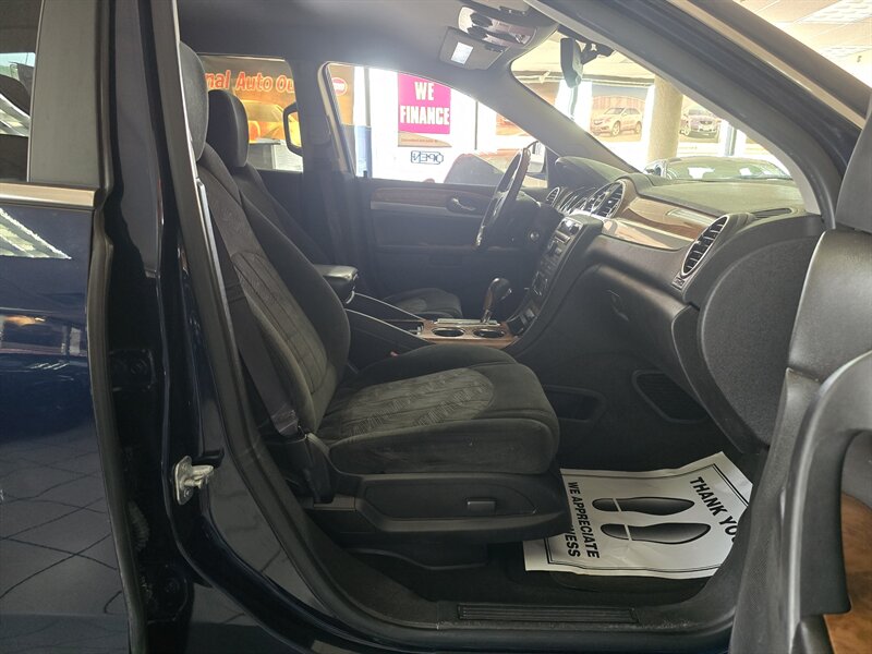 2012 Buick Enclave Convenience 4DR CROSSOVER AWD - Photo 15 - Hamilton, OH 45015