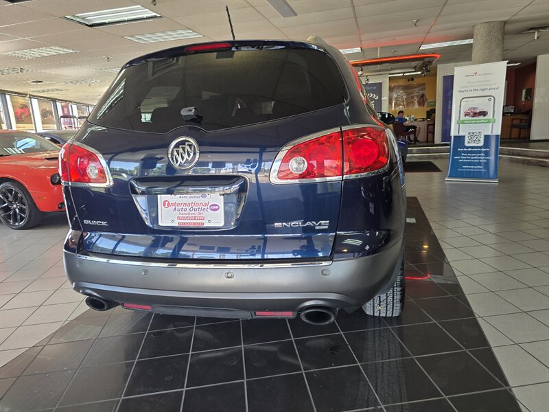 2012 Buick Enclave Convenience 4DR CROSSOVER AWD - Photo 5 - Hamilton, OH 45015
