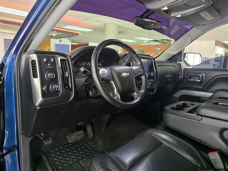 2018 Chevrolet Silverado 1500 LT-CREW CAB-4X4 - Photo 8 - Hamilton, OH 45015